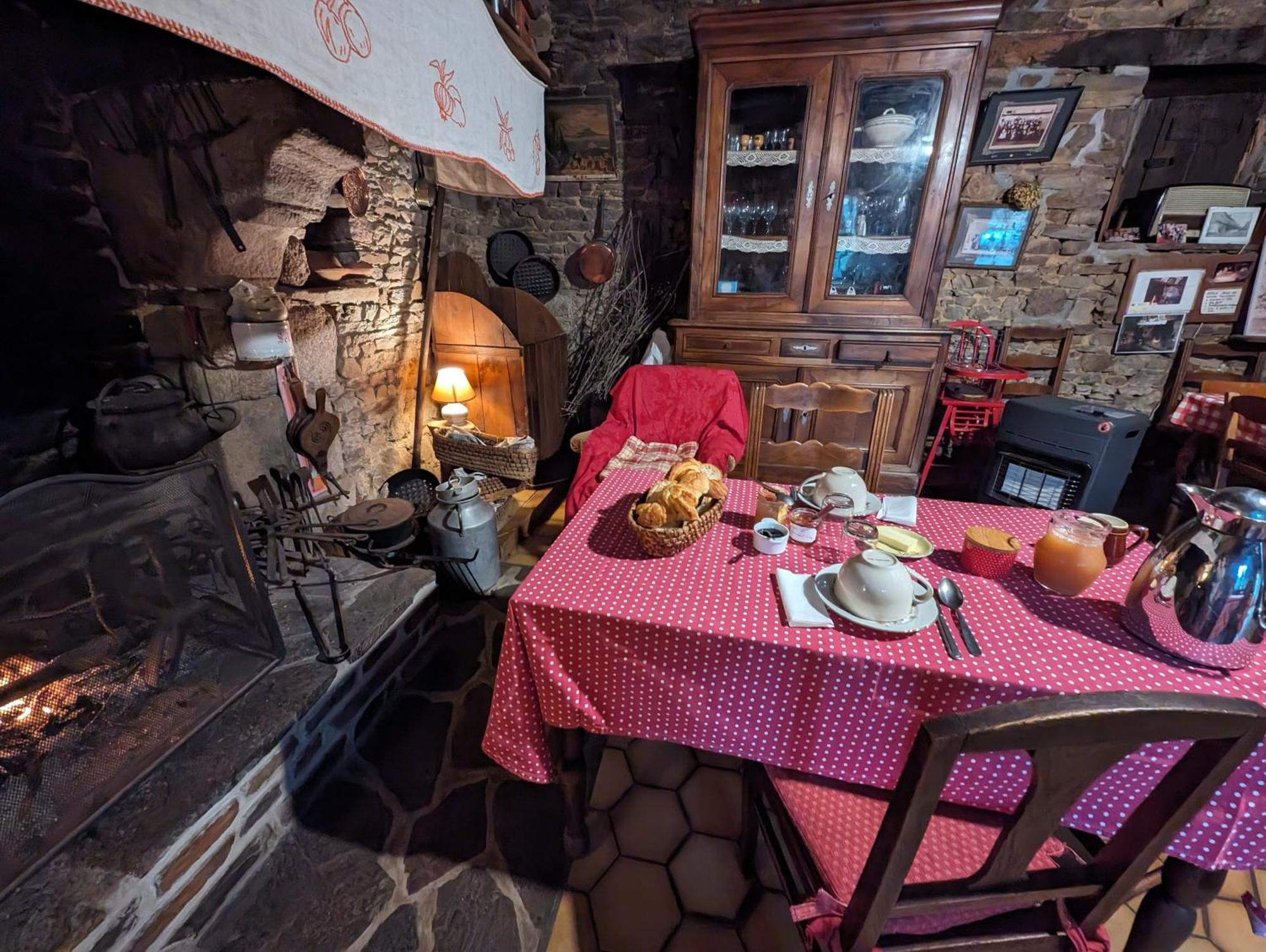 Ferme De La Gortiere Bed & Breakfast Le Teilleul Ngoại thất bức ảnh
